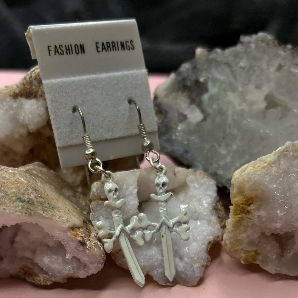 Fashion earrings white scull sword